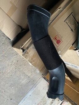 Saci trubka vzduchu (prava strana) Mercedes W211 E 500