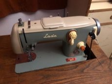Šicí stroj Lada 237-1