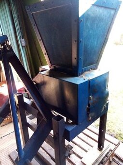 Prodám štěpkovač, špalikovač