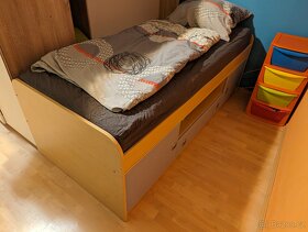 Zvýšená postel (90x200) s úložným prostorem