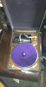 historický  starožitný gramofon na kliku