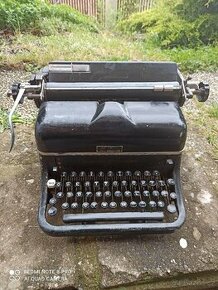 Starý psací stroj Zeta