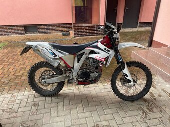 AJP 250