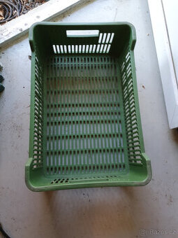 prodám 30ks přepravky OZ15 zelené plast 15kg 60x40x22cm