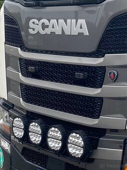 Scania držák světel