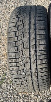 Pneu Nokian 235/45 R18