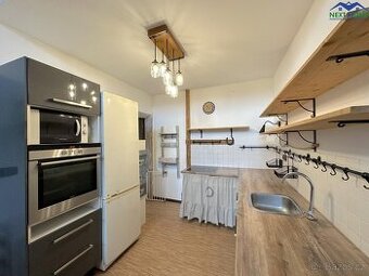 Prodej atypický byt, cihla, podkroví 3+1, OV, 70,3 m2, ul.