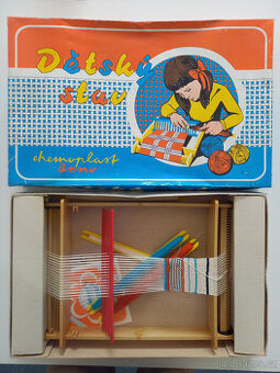 Retro hračka "Dětský stav na pletení"