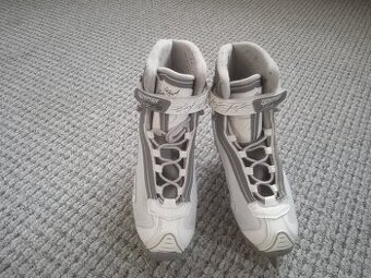 DÁMSKÉ LEDNÍ BRUSLE