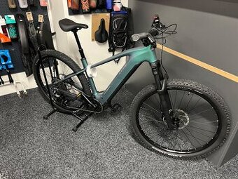 CUBE Reaction Hybrid RACE 800 vel.L a XL 2026 NOVÝ MODEL Pol