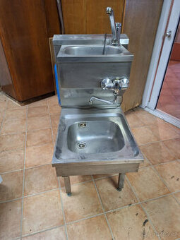 Nerezová profi výlevka s umyvadlem