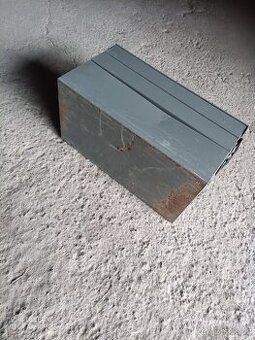 Dílenský box