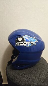 Lyžařská helma značky Scott