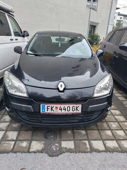 Renault Megan 1.6 benzín rok výroby 2011 HAVAROVANÉ