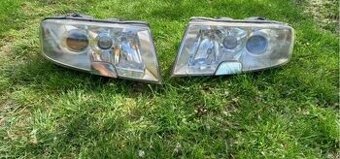 Přední světla xenony Škoda Superb I pár