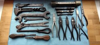 starožitné nářadí,většinou říšské,některé i s říšským značen