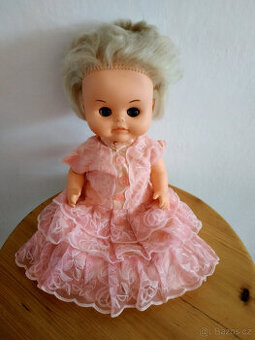 Retro mrkací panenka