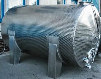 Nerezový tank do vinařství