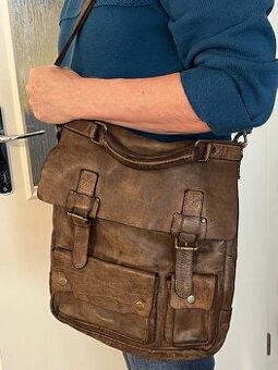 Taška přes rameno z pravé kůže 40x30x7 cm