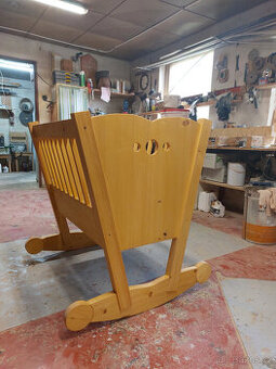 Nová dětská kolébka z masivního dřeva