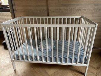 Dětská postýlka + matrace + příslušenství