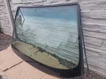 BMW e32 čelní sklo