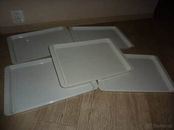 Plastové tácy/podnosy 50 x 34 cm-5 ks-vše za 150,-
