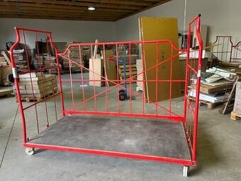 Nábytek Corlette®, stohovatelný, téměř nový K dispozici 9 k