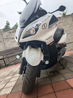 Maxiskútr Kymco Downtown 125