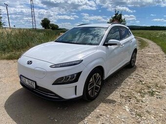 Hyundai Kona Electric 2022 v záruce, 1.majitel, tažné, DPH