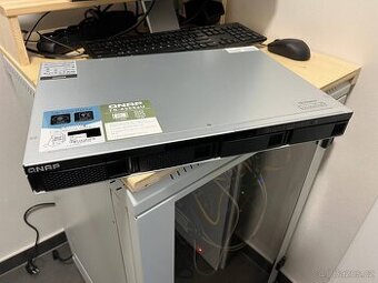 QNAP TS-435XeU + 4x8TB Exos - 1