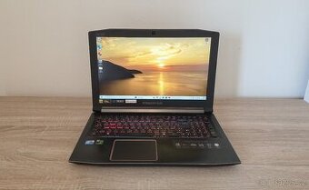 Acer Pedator Helios 300 (i7-8750H, 12 GB RAM, GTX 1060)