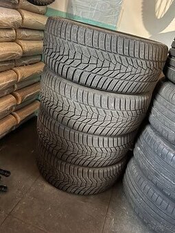 Zimní pneu Hankook 215/40 R18 89V