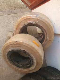 PNEU VYSOKOZDVIŽNÝ VOZÍK ..NOVÉ..2KS