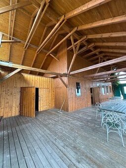 Dřevostavba s velkou krytou terasou – k rozebrání, Jičín