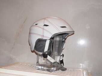 Nová lyžařská helma M/L snowboardová přilba vel: 56-59cm M/L