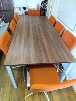 Kancelářský stůl 220×100 cm + 6 stoliček – výborný stav