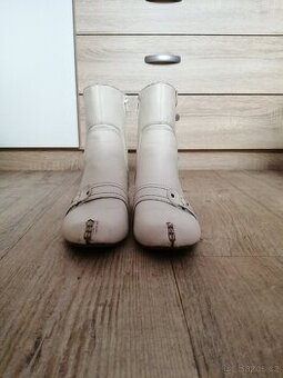 PRODÁM DÁMSKÉ BÍLÉ KOZAČKY - 1