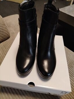 Kotníkové kožené kozačky