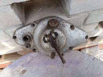 ČZ předválečná - víko motoru