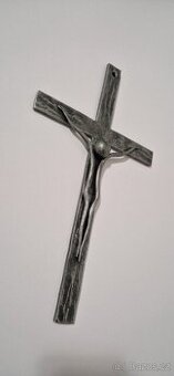 Kovaný kříž se siluetou Krista