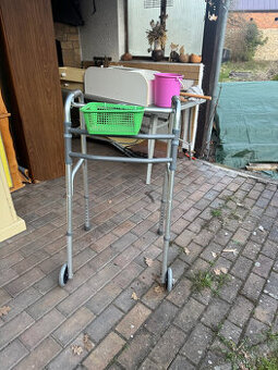 Výškově nastavitelné chodítko