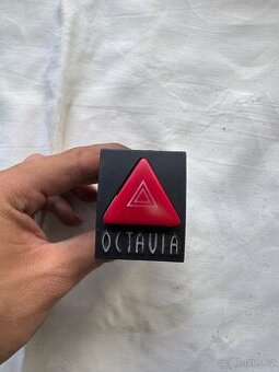 tlačítka octavia1 (varovné, vyhřívání zad. skla, ASR, nádrž)