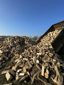 Palivové dřevo štípané - Nejlepší cena AKCE