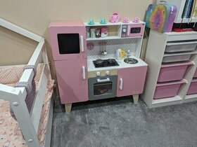 Dětská kuchyňka s vybavením