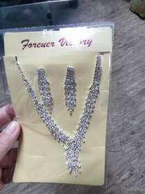 Bižu set - náušnice a náhrdelník krystalky