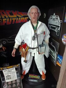 Hot Toys - Doc Brown (Back To The Future) 1/6 Deluxe figurka - 1