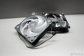 Arctic P12 ARGB a CoolerMaster Sickleflow