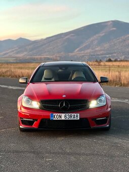 Mercedes-Benz C63 AMG Coupé-487hp–AMG Performance/Drivers pc