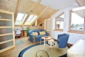 Pokrovní byt 2+1, 56 m2, zařízený, Praha 4 Šeberov